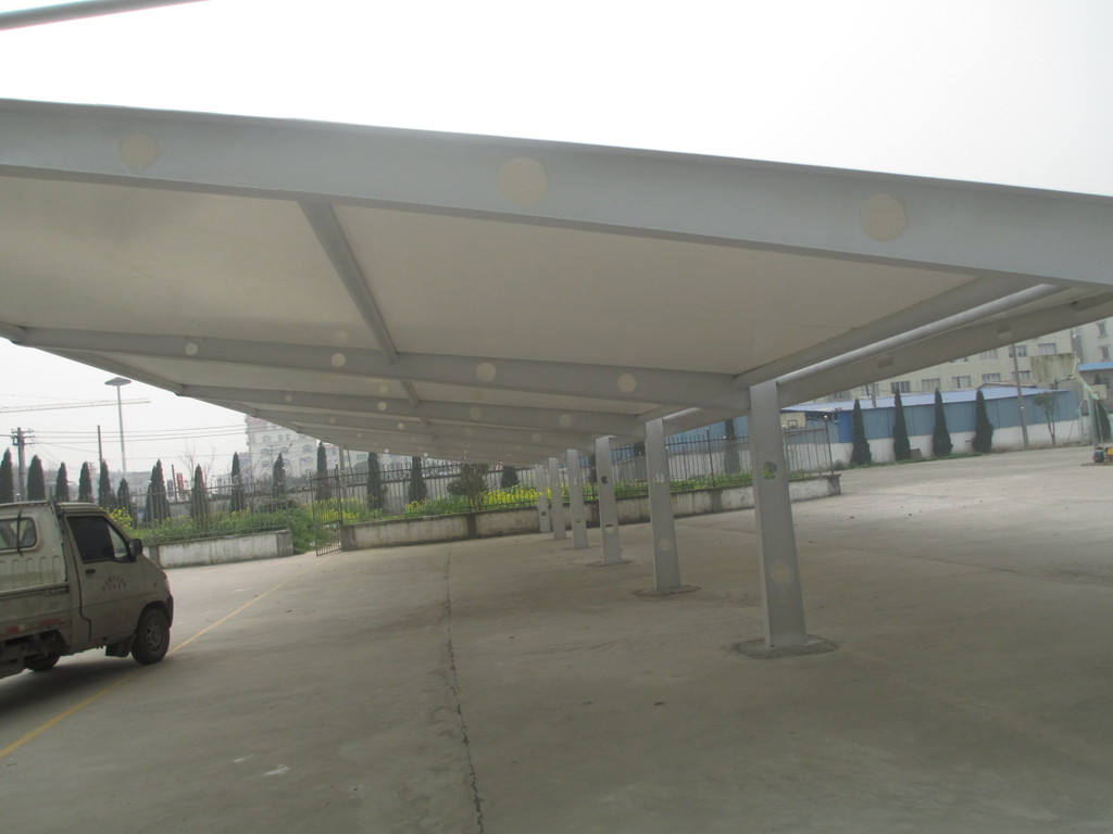 鋼結(jié)構(gòu)車棚